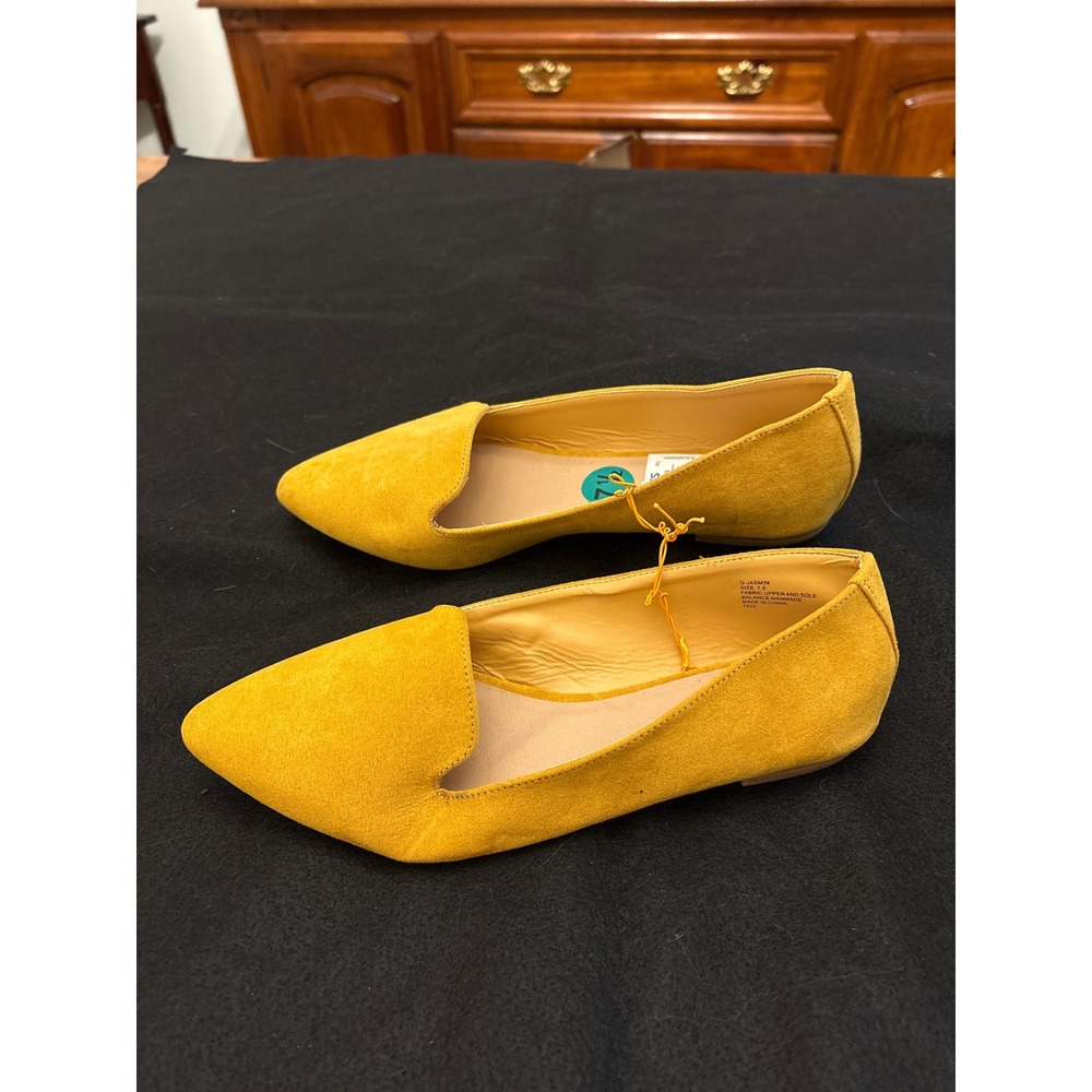 Madden Girl Pointed Toe Flats Women 7.5 Yellow NWOT Suede Faux D'Orsay Slip On - Picture 3 of 3